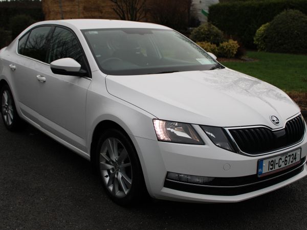 Skoda Octavia Saloon, Diesel, 2019, White