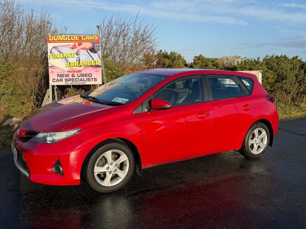 Toyota Auris MPV, Petrol, 2014, Red