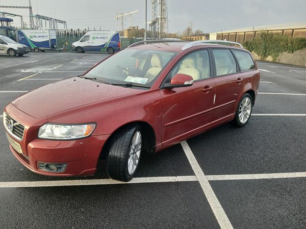 Volvo V50 Estate, Diesel, 2011, Red