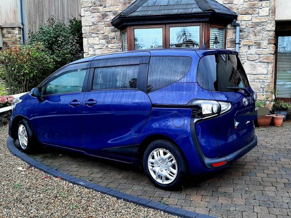 Toyota Sienta MPV, Petrol Hybrid, 2021, Blue