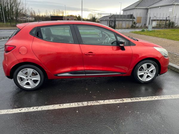 Renault Clio Hatchback, Petrol, 2014, Red