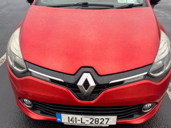 Renault Clio Hatchback, Petrol, 2014, Red