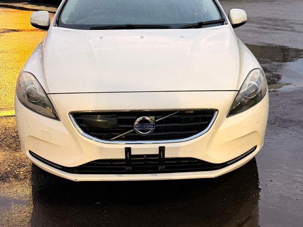 Volvo V40 Hatchback, Petrol, 2014, White