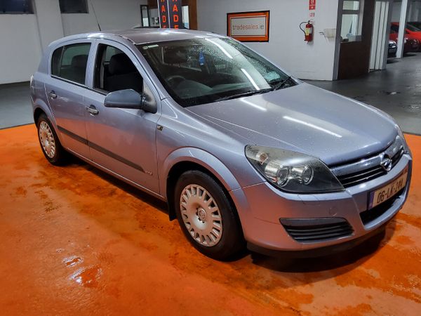 Opel Astra Hatchback, Petrol, 2006, Silver