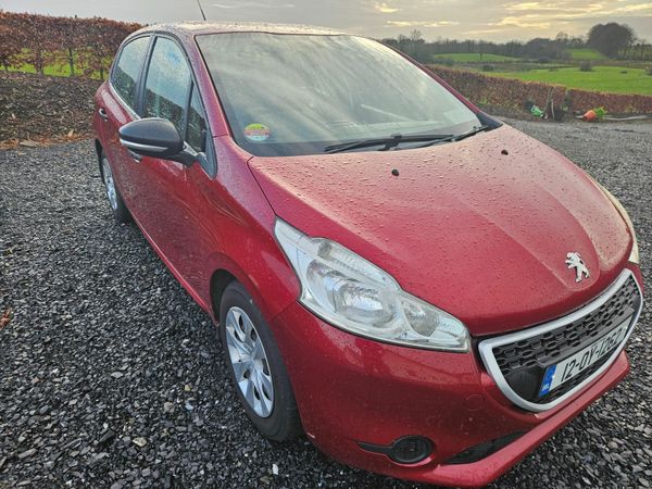 Peugeot 208 Hatchback, Petrol, 2012, Red