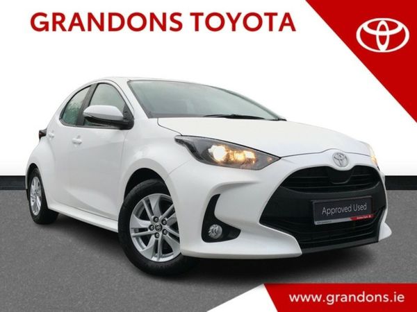 Toyota Yaris Hatchback, Petrol Hybrid, 2025, White