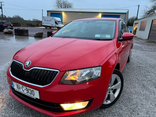 Skoda Octavia Saloon, Diesel, 2016, Red