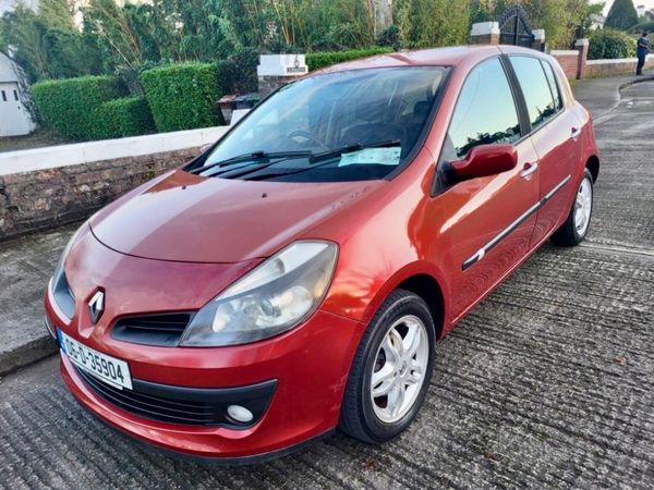 Renault Clio Hatchback, Petrol, 2006, Red