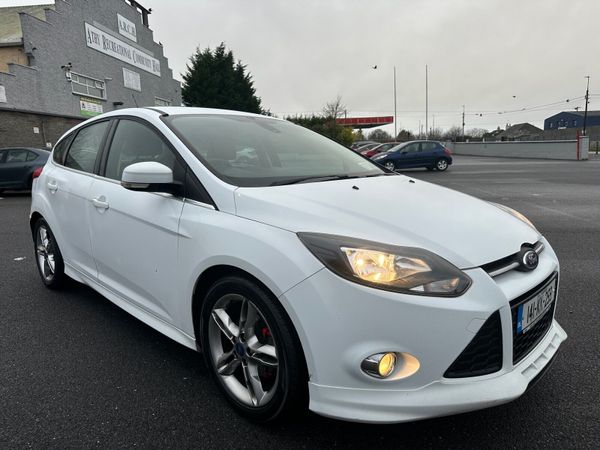 Ford Focus Saloon, Petrol Gas, 2014, White