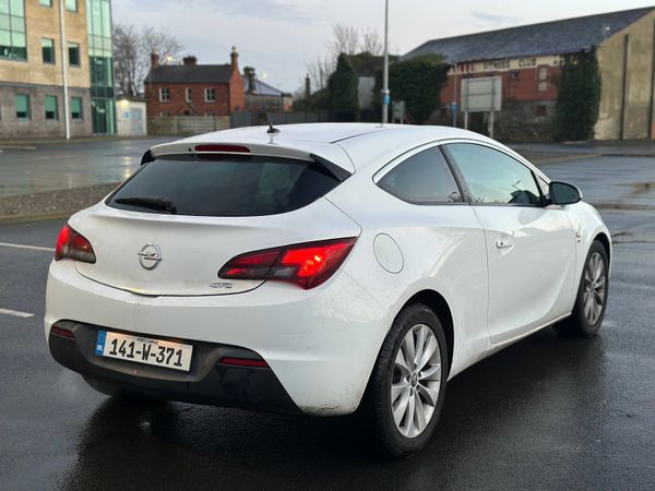 Opel Astra Hatchback, Diesel, 2014, White