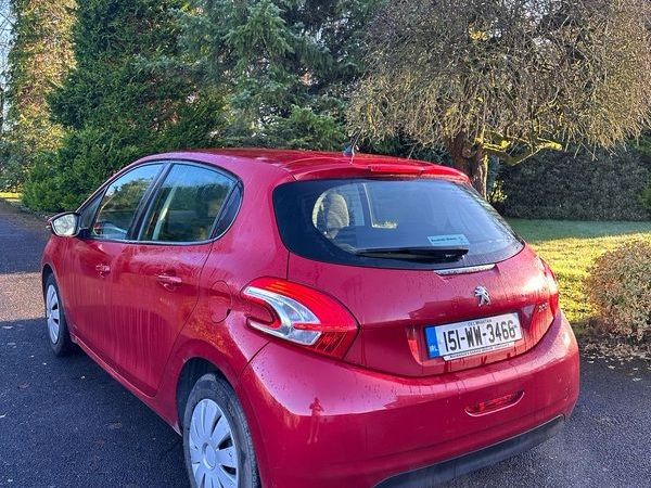Peugeot 208 Hatchback, Petrol, 2015, Red