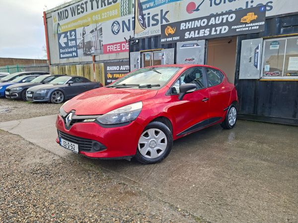Renault Clio Hatchback, Petrol, 2013, Red