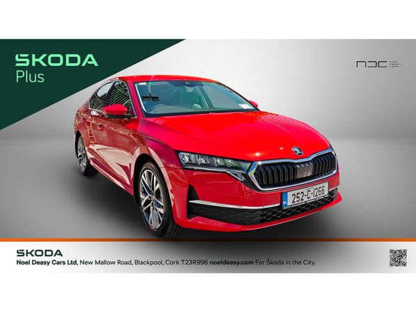 Skoda Octavia Hatchback, Petrol, 2025, Red