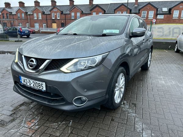 Nissan Qashqai Hatchback, Diesel, 2014, Grey