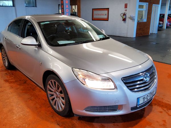Vauxhall Insignia Hatchback, Diesel, 2011, Silver