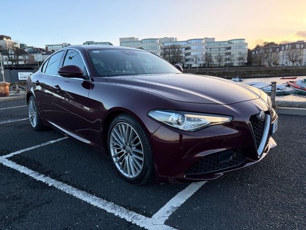 Alfa Romeo Giulia Saloon, Petrol, 2018, Red