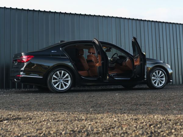 BMW 7-Series Saloon, Petrol Plug-in Hybrid, 2016, Black