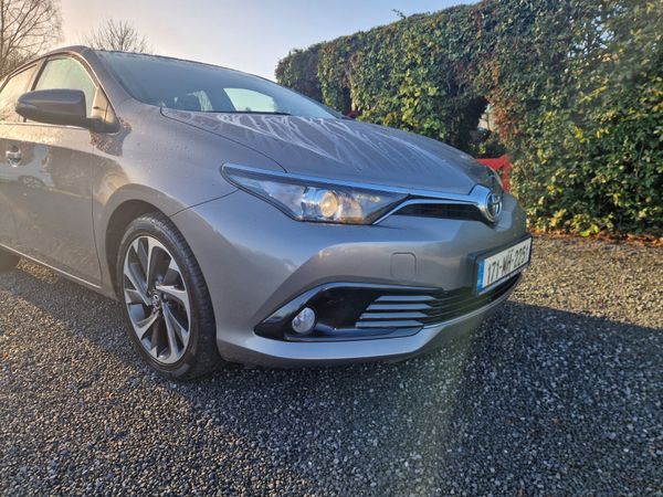 Toyota Auris Hatchback, Petrol, 2017, Brown