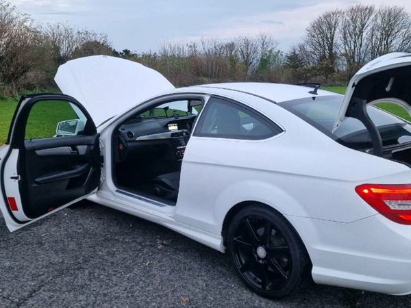 Mercedes-Benz C-Class Coupe, Diesel, 2013, White