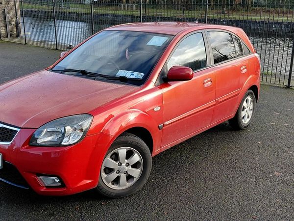 Kia Rio Hatchback, Diesel, 2011, Red