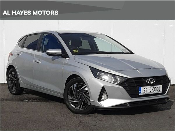 Hyundai i20 Hatchback, Petrol, 2023, Silver