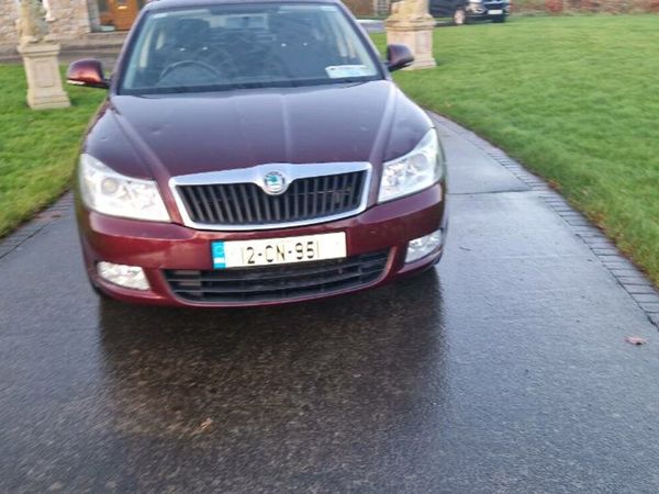 Skoda Octavia Saloon, Diesel, 2012, Red