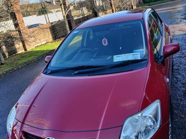 Toyota Auris Hatchback, Petrol, 2008, Red