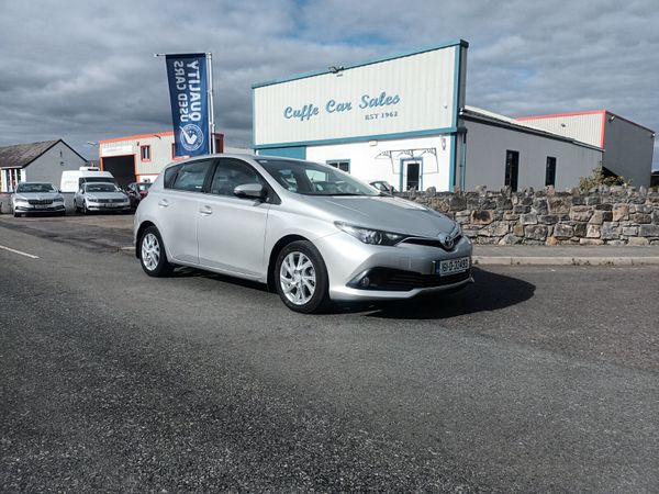 Toyota Auris Hatchback, Diesel, 2016, Silver