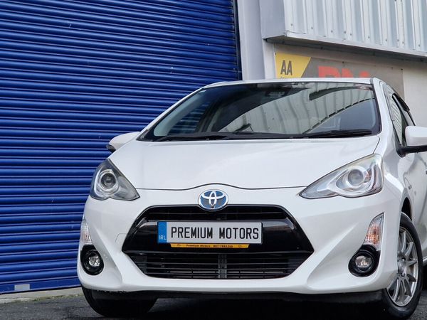 Toyota Aqua Hatchback, Petrol Hybrid, 2016, White