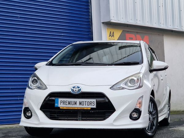 Toyota Aqua Hatchback, Petrol Hybrid, 2015, White