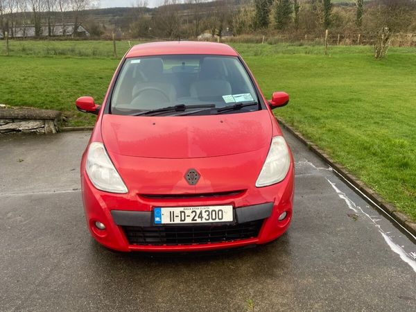 Renault Clio Hatchback, Ethanol Petrol, 2011, Red