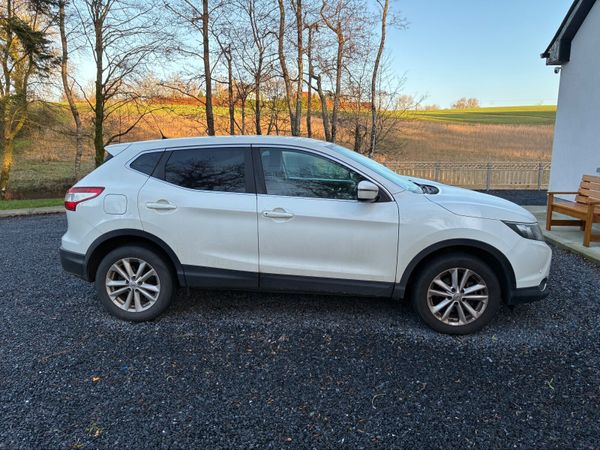Nissan Qashqai Hatchback, Diesel, 2016, White