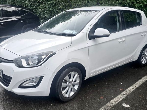 Hyundai i20 Hatchback, Petrol, 2013, White