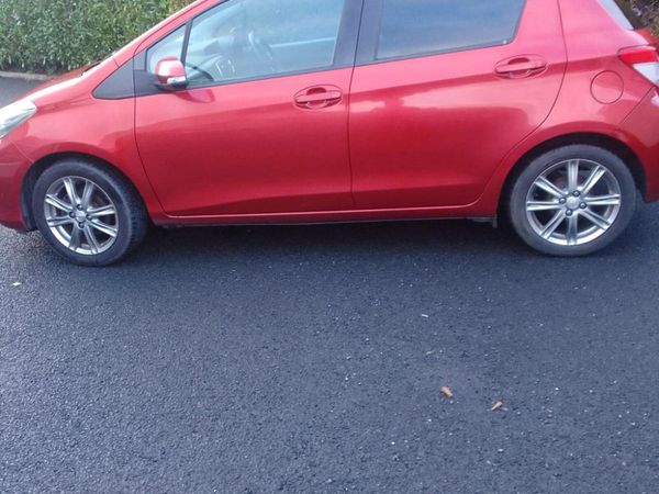 Toyota Yaris Hatchback, Petrol, 2013, Red