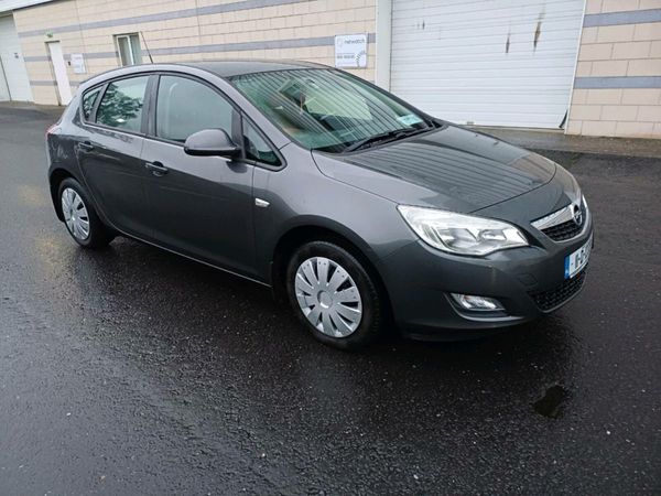 Opel Astra Hatchback, Petrol, 2011, Grey