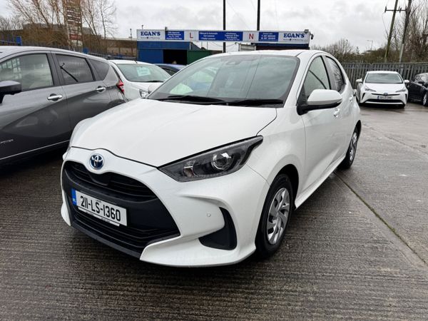 Toyota Yaris Hatchback, Petrol Hybrid, 2021, White