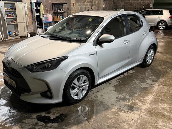 Toyota Yaris Hatchback, Petrol Hybrid, 2021, Grey