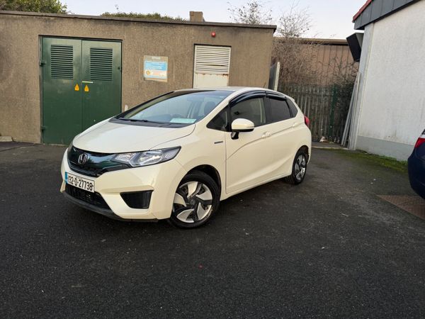 Honda Fit Hatchback, Petrol Hybrid, 2013, White