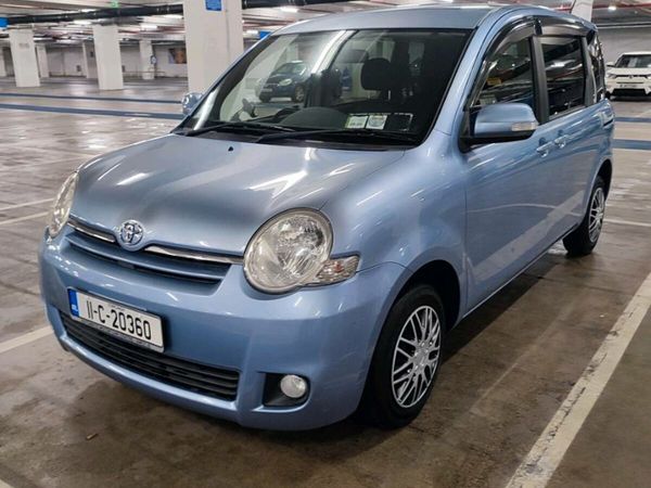 Toyota Sienta MPV, Petrol, 2011, Blue