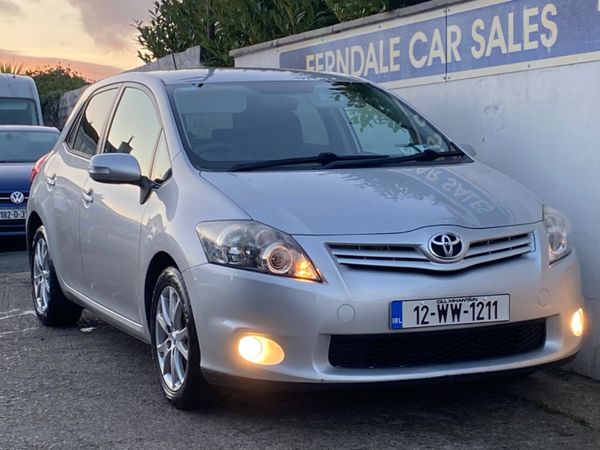 Toyota Auris Hatchback, Diesel, 2012, Silver