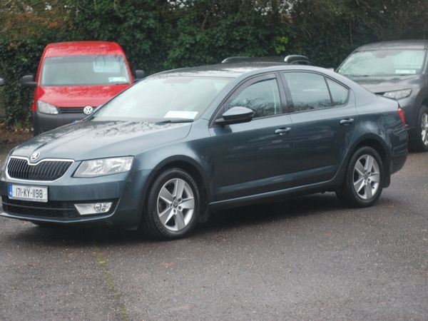 Skoda Octavia Saloon, Diesel, 2017, Grey