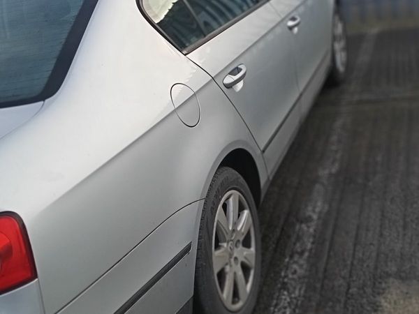 Volkswagen Passat Saloon, Petrol, 2007, Silver