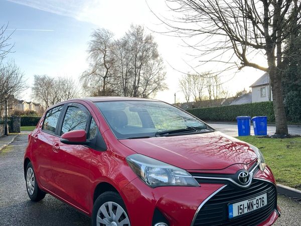 Toyota Yaris Hatchback, Petrol, 2015, Red