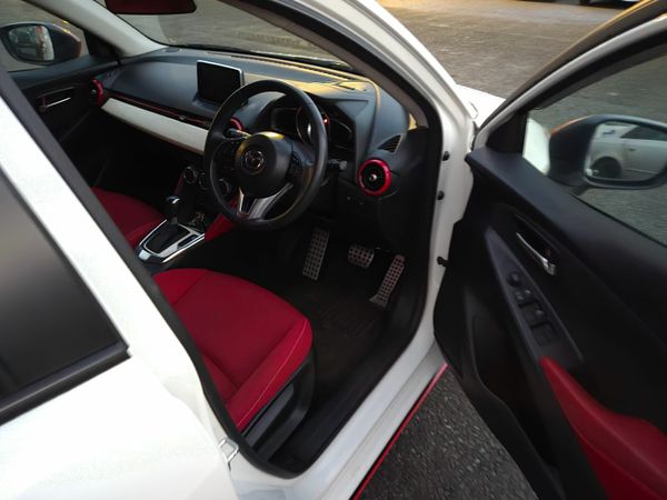 Mazda Demio MPV, Diesel, 2015, White