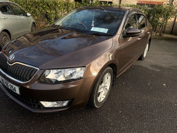 Skoda Octavia Saloon, Diesel, 2014, Brown