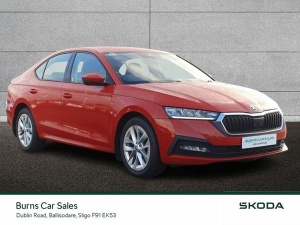 Skoda Octavia Saloon, Diesel, 2021, Red
