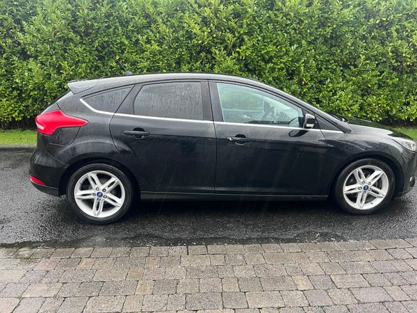 Ford Focus Hatchback, Petrol, 2015, Black