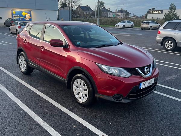 Nissan Qashqai Hatchback, Diesel, 2015, Red