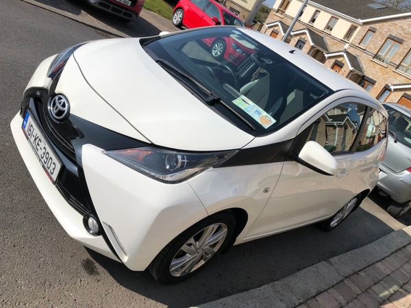 Toyota Aygo Hatchback, Petrol, 2016, White
