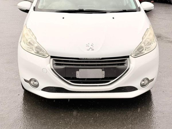 Peugeot 208 Hatchback, Petrol, 2013, White